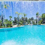 The Lagoon Apartment- Free Lagoon Access Estepona