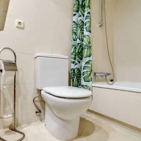 The Lagoon Apartment- Free Lagoon Access * Estepona