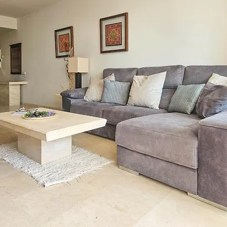 The Lagoon Apartment- Free Lagoon Access * Estepona