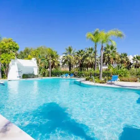 The Lagoon Apartment- Free Lagoon Access Apartament Estepona
