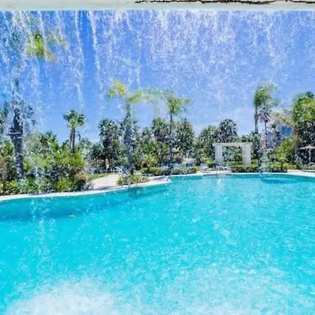 The Lagoon Apartment- Free Lagoon Access * Estepona