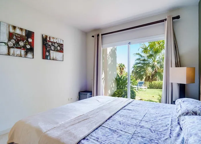 The Lagoon Apartment- Free Lagoon Access Appartamento Estepona